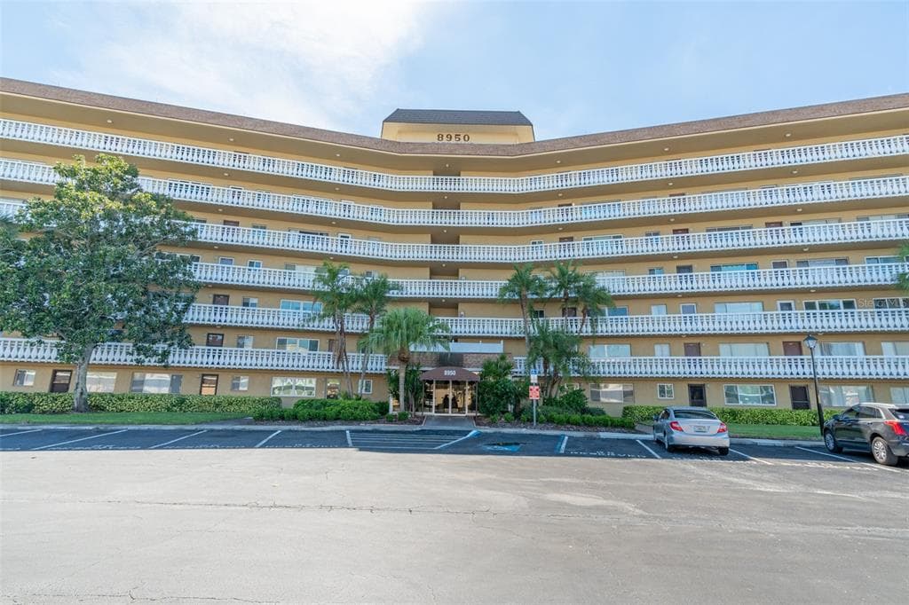 8950 PARK BOULEVARD UNIT 306 LARGO, FL 33777