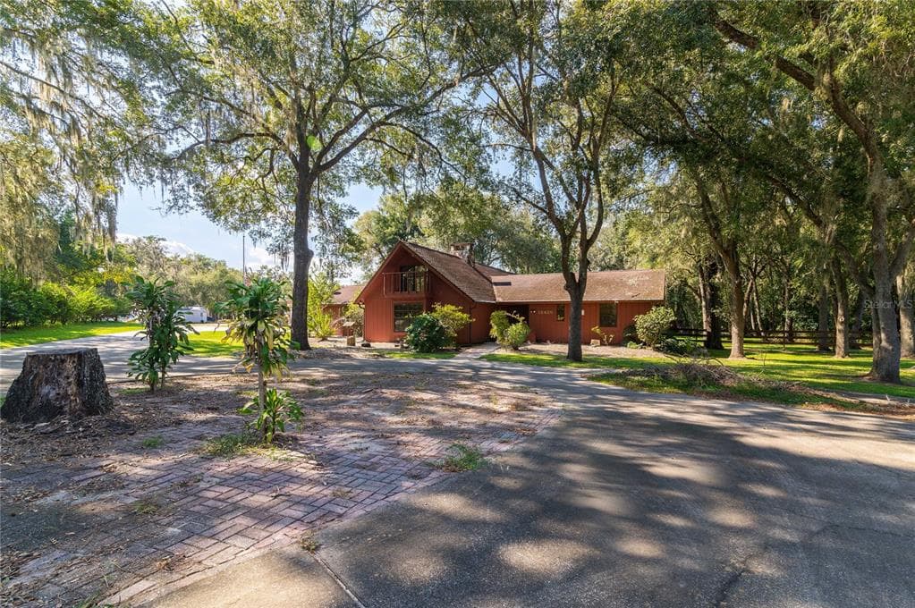 12425 LEANNE DRIVE