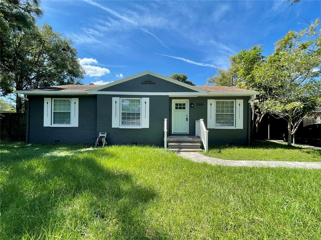 2306 W ELDRED DRIVE