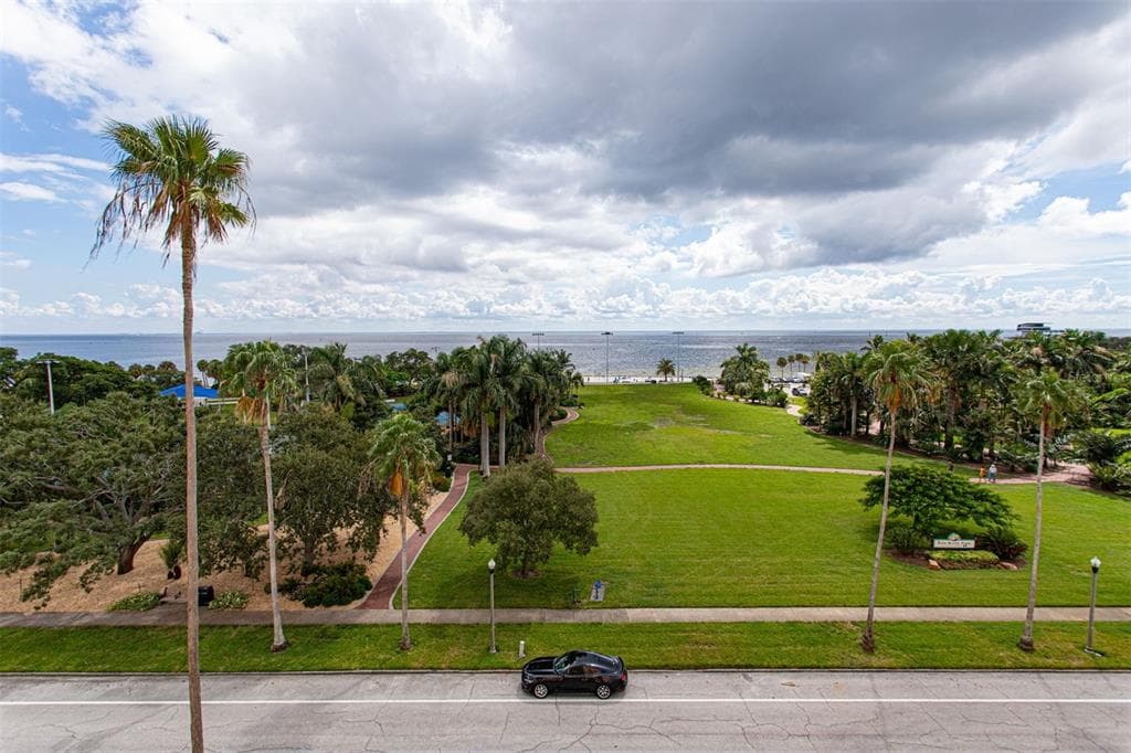 1120 N SHORE DRIVE NE UNIT 602 ST PETERSBURG, FL 33701