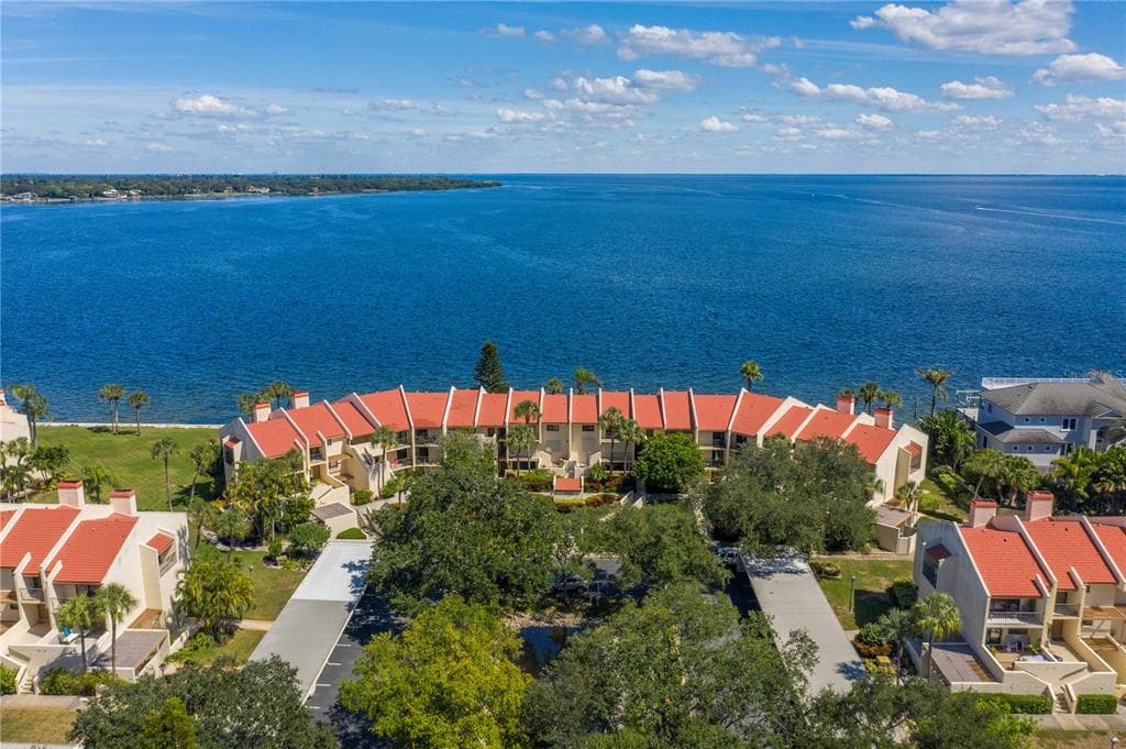 7540 SUNSHINE SKYWAY LANE S UNIT T39 ST PETERSBURG, FL 33711