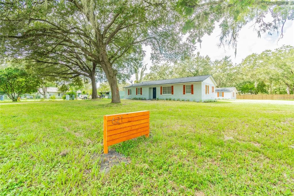 621 N FORBES ROAD PLANT CITY, FL 33566
