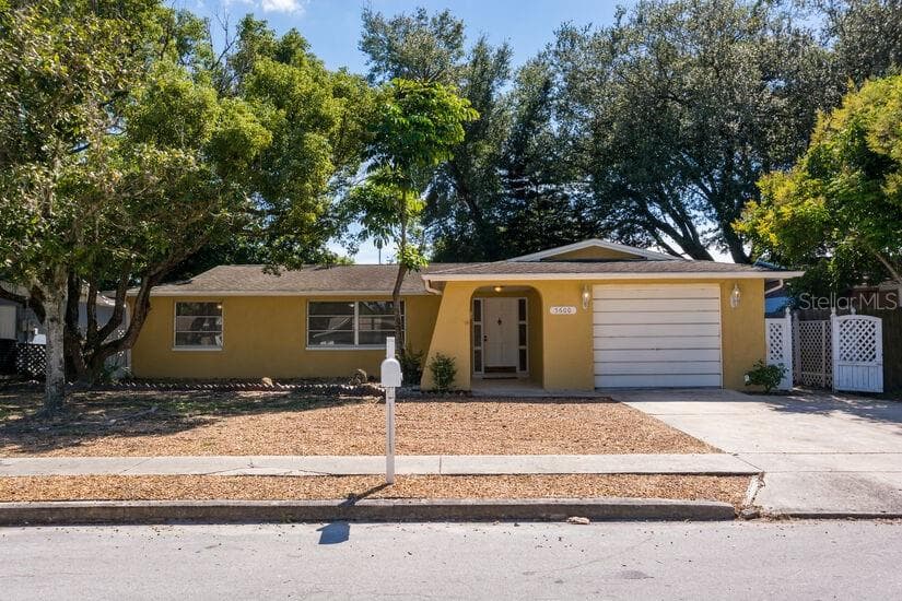 5600 ANDREA DRIVE HOLIDAY, FL 34690