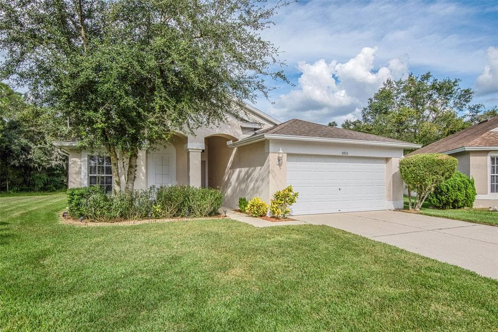 5933 LAWRIN COURT WESLEY CHAPEL, FL 33544