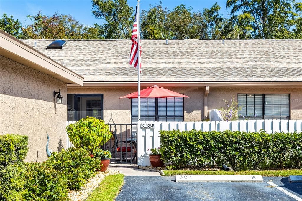 3135 CHARTER CLUB DRIVE UNIT B TARPON SPRINGS, FL 34688