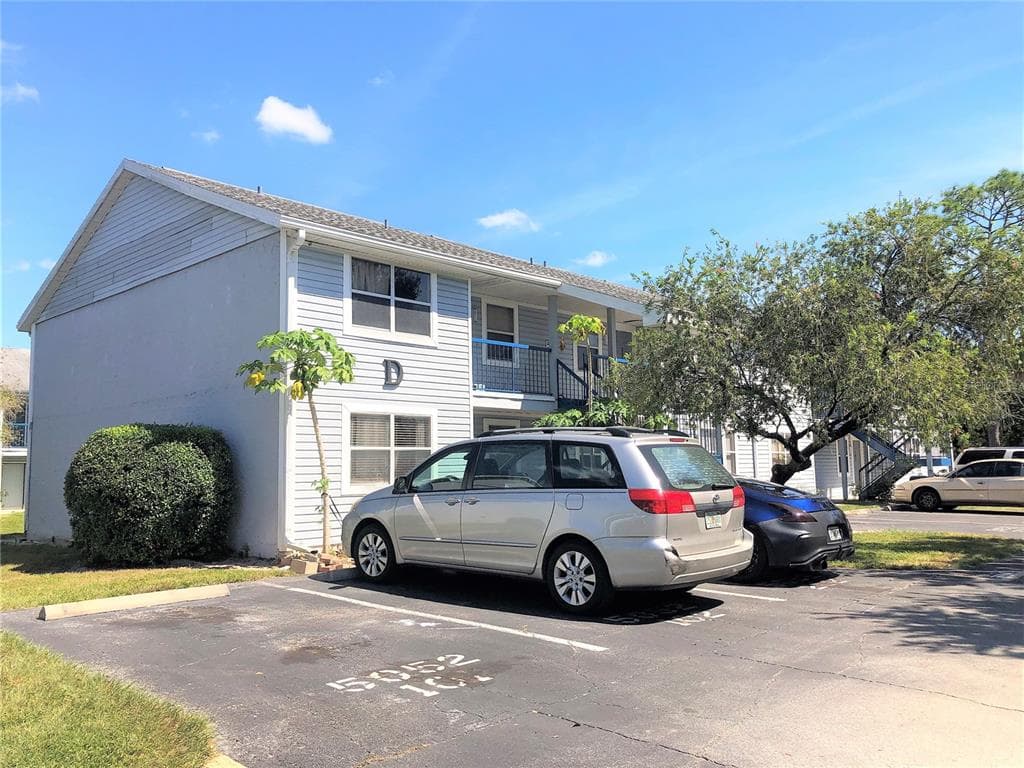 5052 TERRACE CLUB LANE UNIT 102 TAMPA, FL 33617