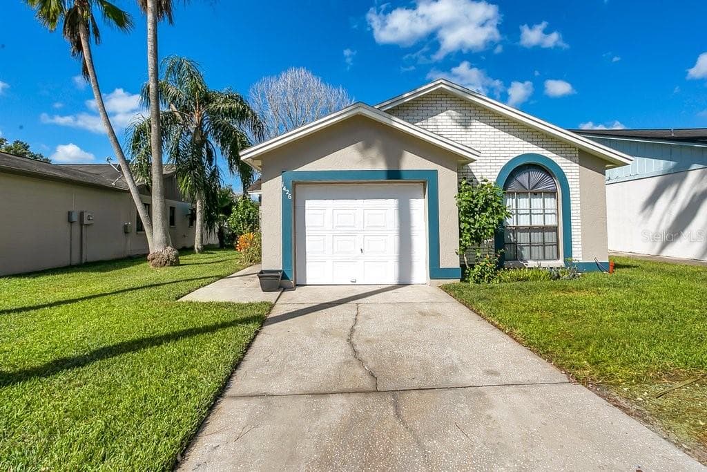 1426 BRAMBLEWOOD DRIVE LAKELAND, FL 33811