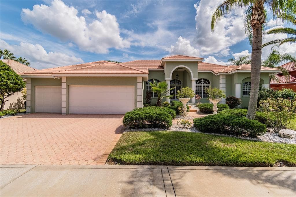 5905 LA ROSA LANE APOLLO BEACH, FL 33572