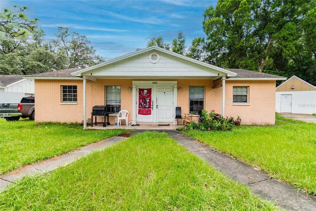 1405 COLLEGE PARK LANE TAMPA, FL 33612