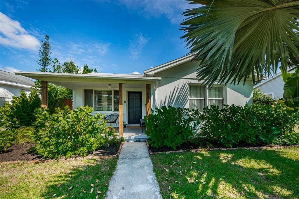 627 37TH AVENUE N ST PETERSBURG, FL 33704