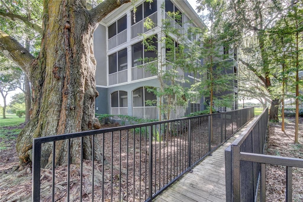 1203 HIGH HAMMOCK DRIVE UNIT 206 TAMPA, FL 33619