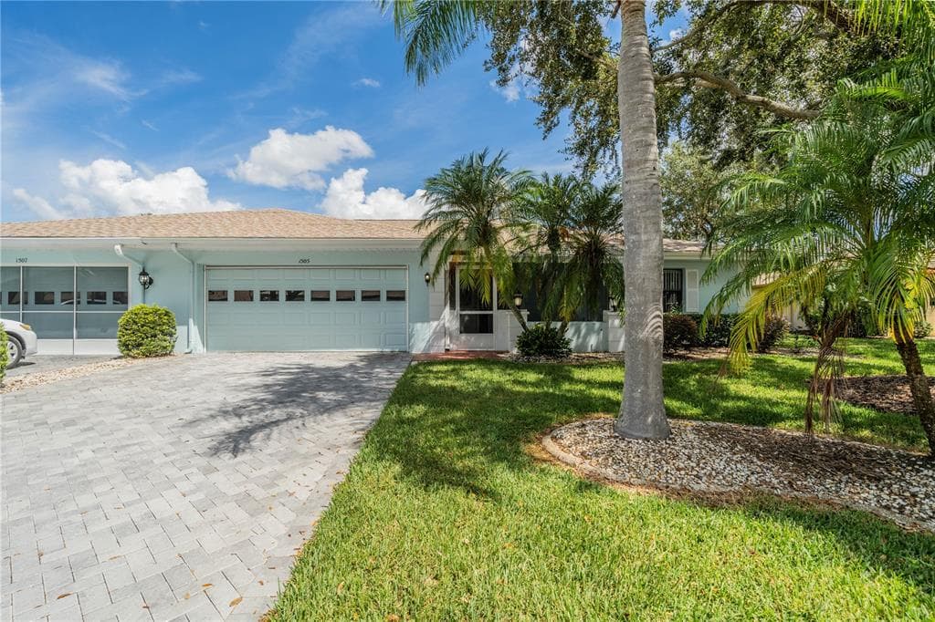 1505 LAUGHTON PLACE UNIT 207 SUN CITY CENTER, FL 33573