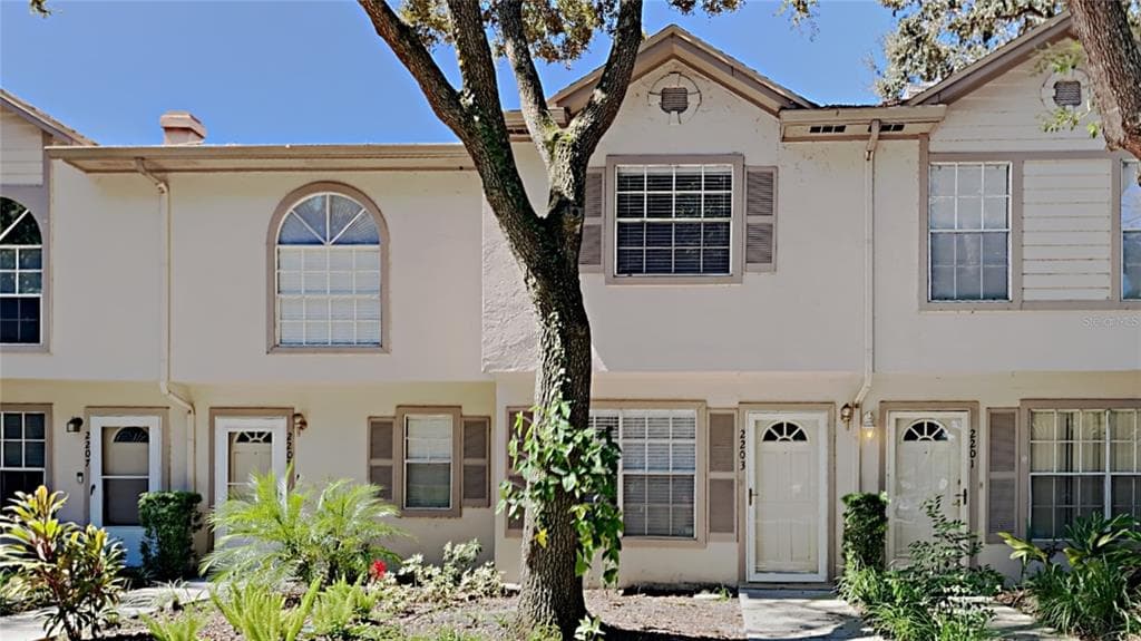 2203 FLETCHERS POINT CIRCLE TAMPA, FL 33613