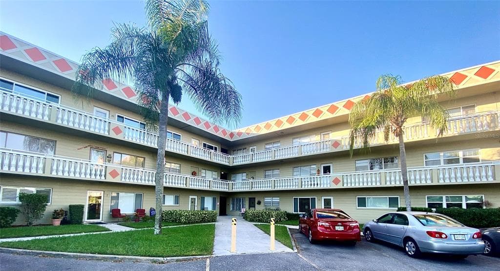 2427 FINLANDIA LANE UNIT 37 CLEARWATER, FL 33763