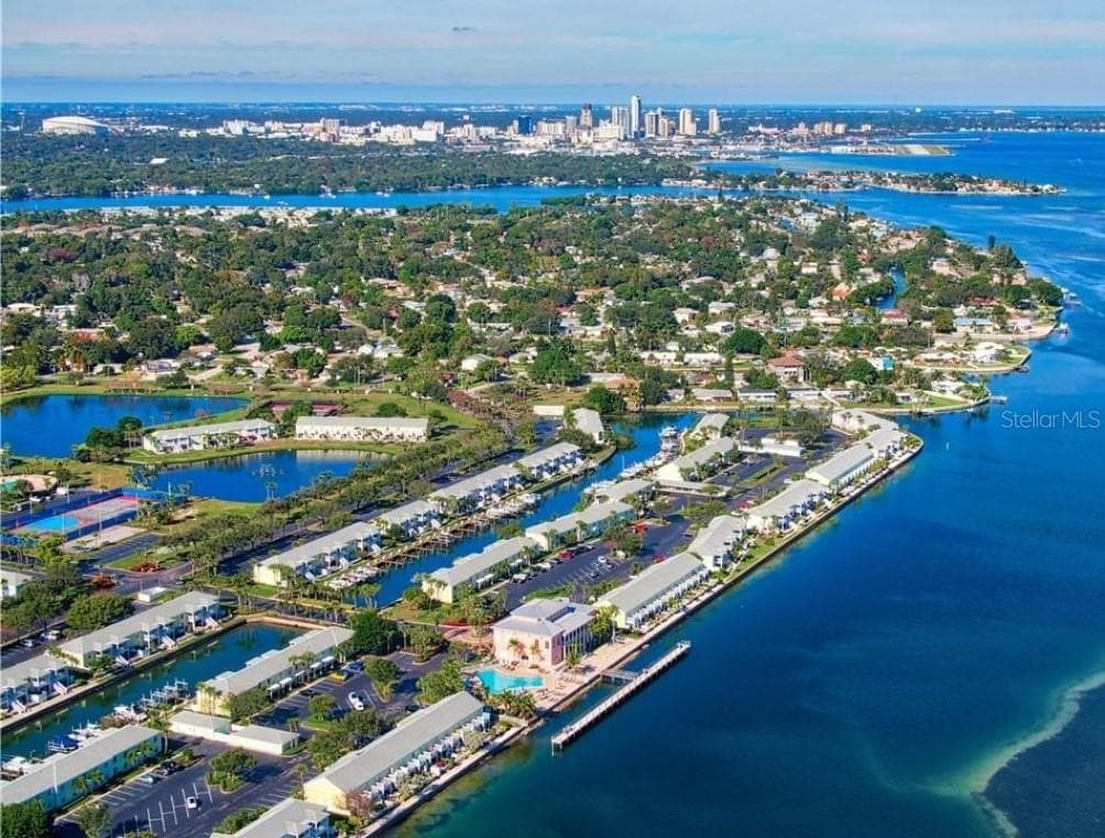 122 POMPANO DRIVE SE UNIT B ST PETERSBURG, FL 33705