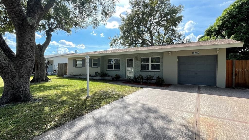 1369 REGINA DRIVE W LARGO, FL 33770