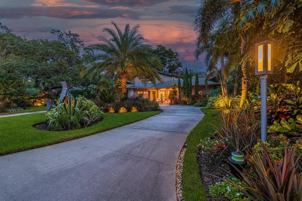 7226 DEMENS DRIVE S ST PETERSBURG, FL 33712