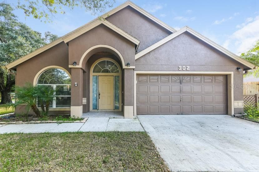 302 LAUREL COVE COURT CLERMONT, FL 34711