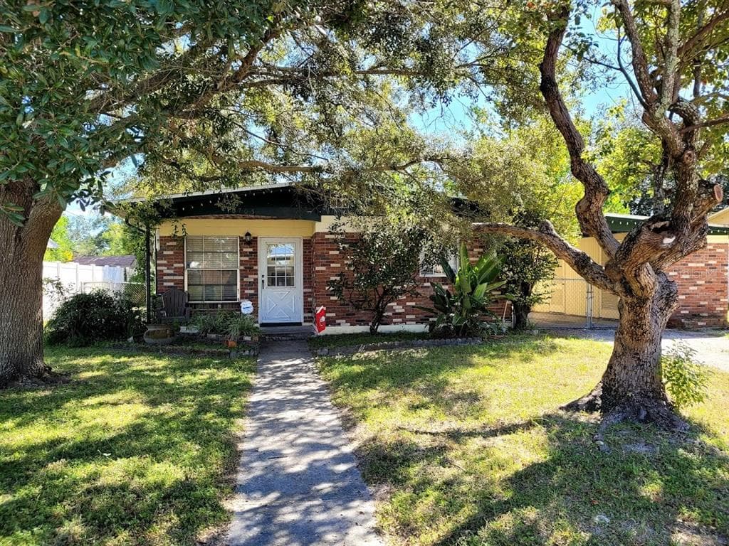 10705 N DIXON AVENUE TAMPA, FL 33612