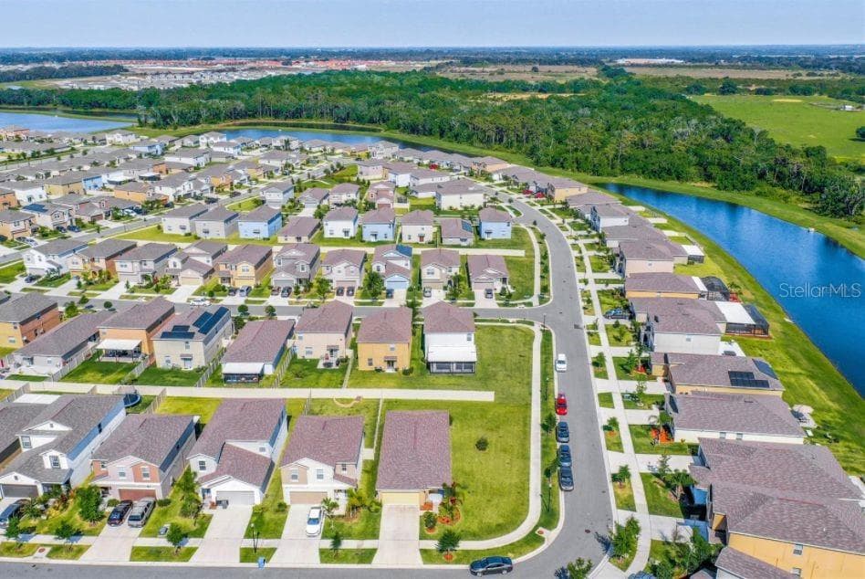 17333 WHITE MANGROVE DRIVE WIMAUMA, FL 33598
