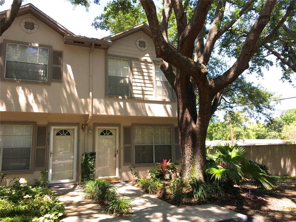 2201 FLETCHERS POINT CIRCLE TAMPA, FL 33613