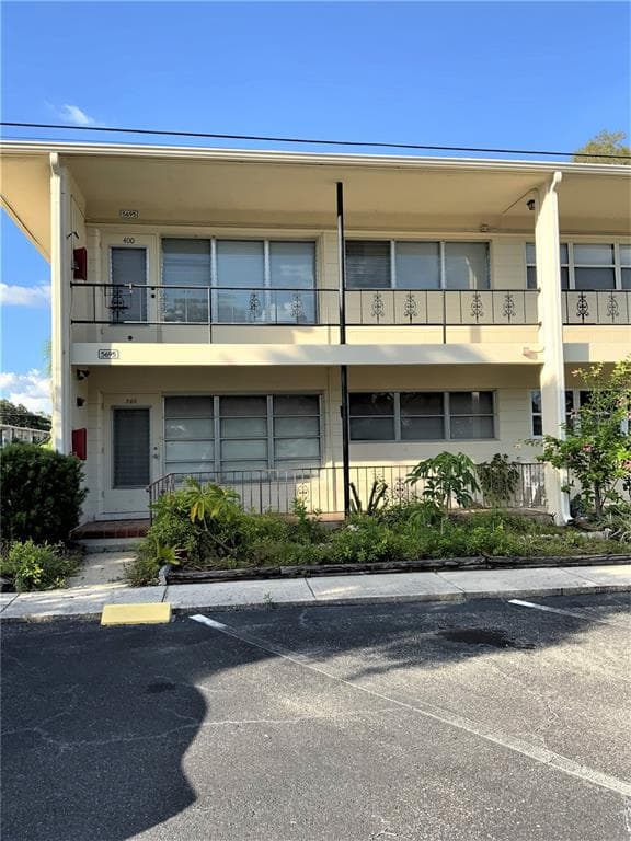 5695 40TH AVENUE N UNIT 300 KENNETH CITY, FL 33709
