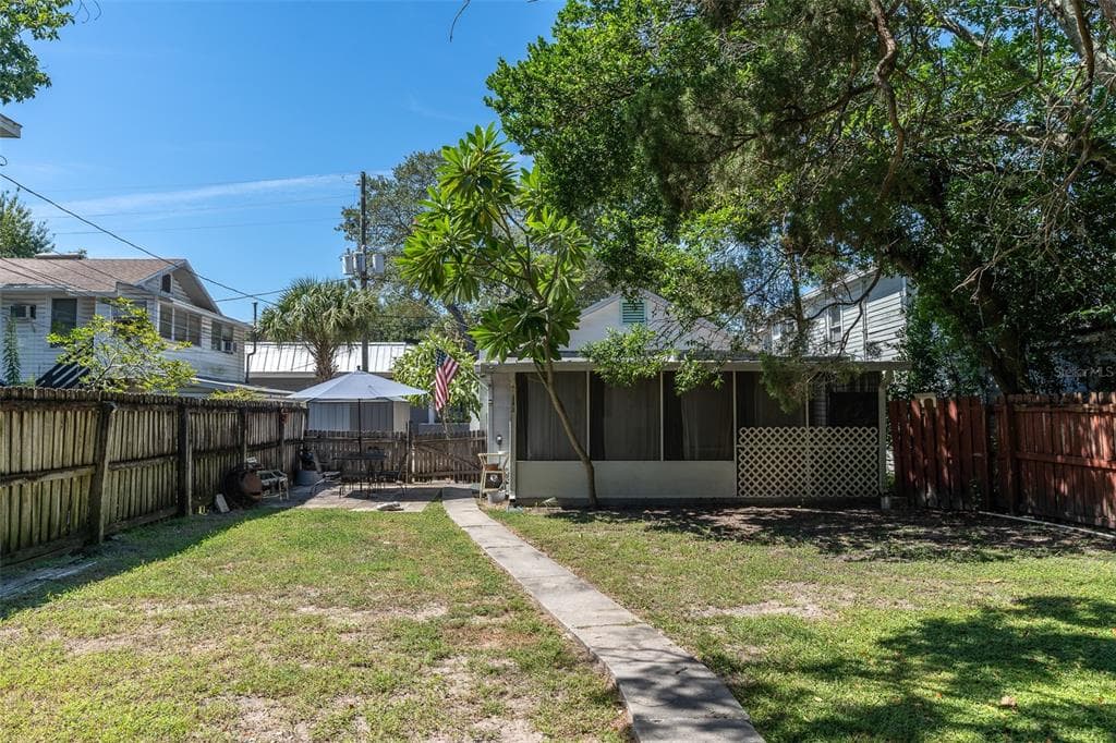 1126 HIGHLAND STREET N ST PETERSBURG, FL 33701