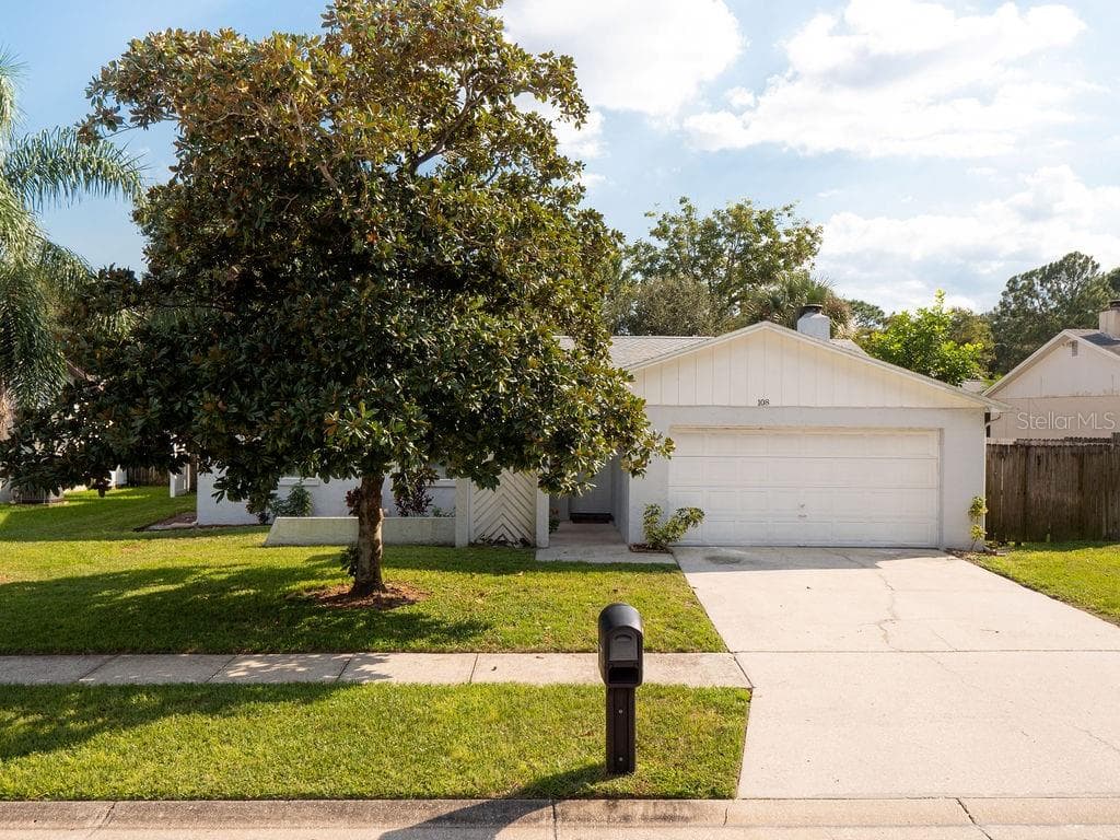 108 LOTUS CIRCLE SAFETY HARBOR, FL 34695