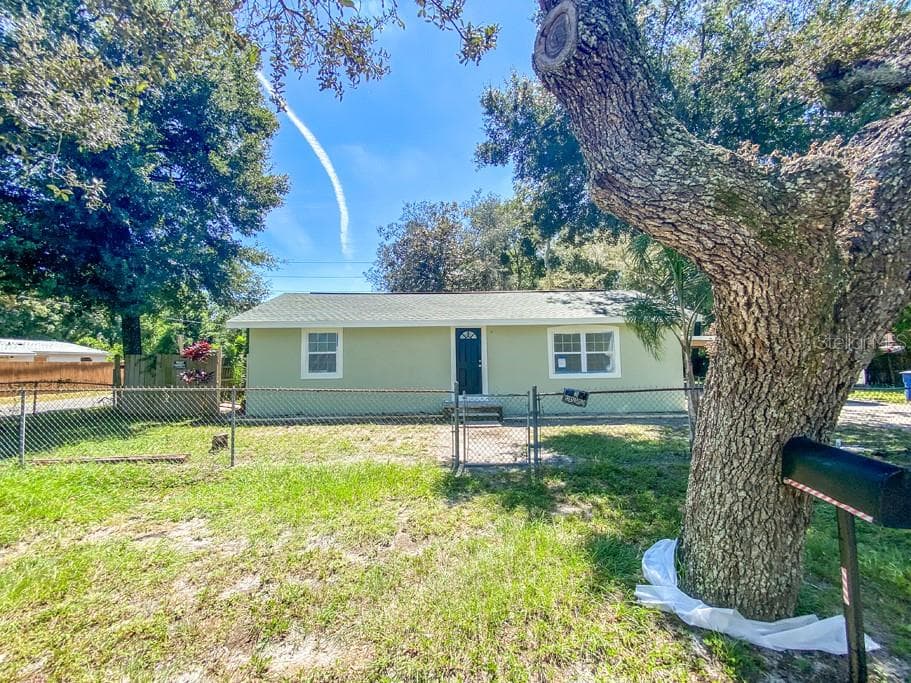 1215 E HOLLAND AVENUE TAMPA, FL 33612