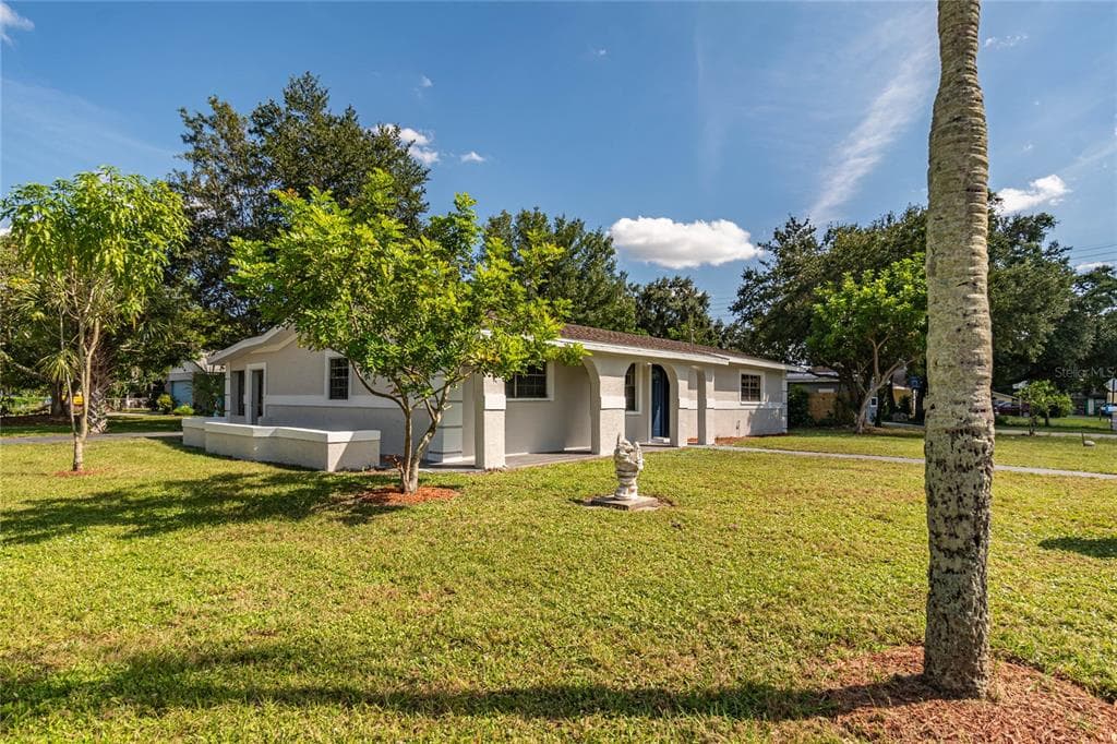 803 23RD STREET E BRADENTON, FL 34208
