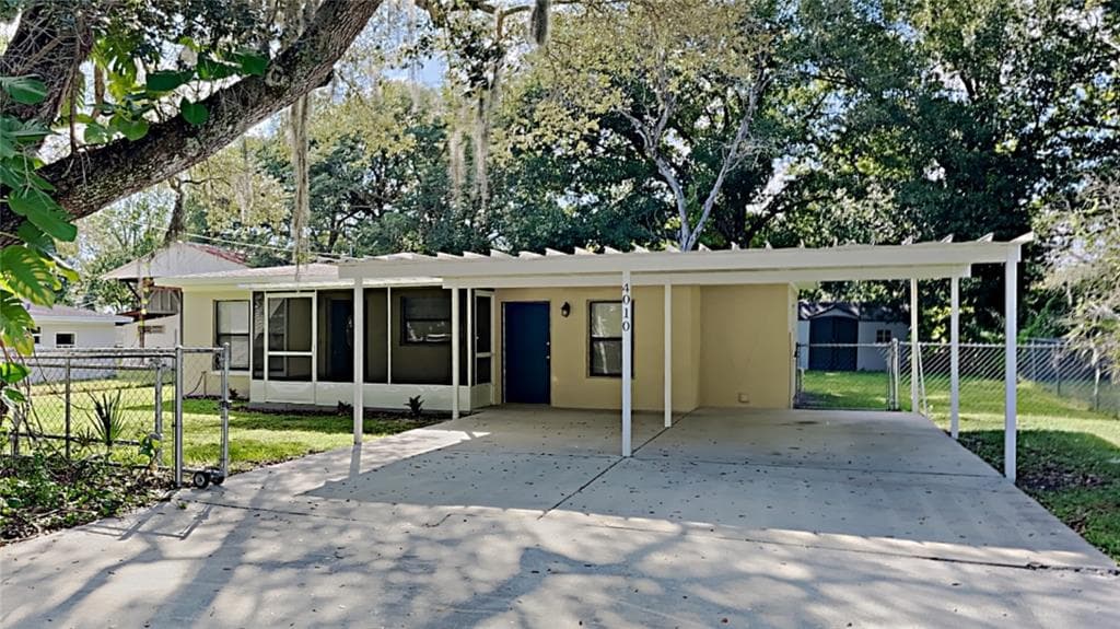 4010 MCLANE DRIVE TAMPA, FL 33610