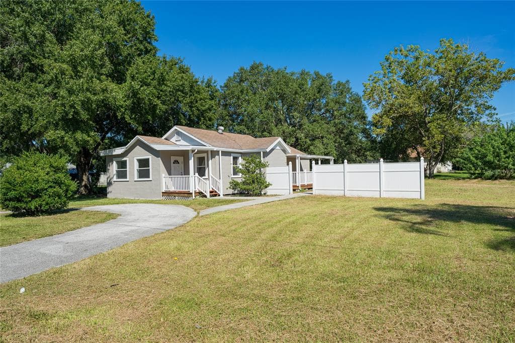 109 6TH AVENUE NW RUSKIN, FL 33570