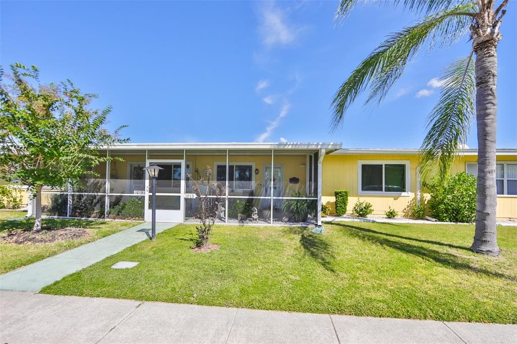 1013 RICKENBACKER DRIVE SUN CITY CENTER, FL 33573