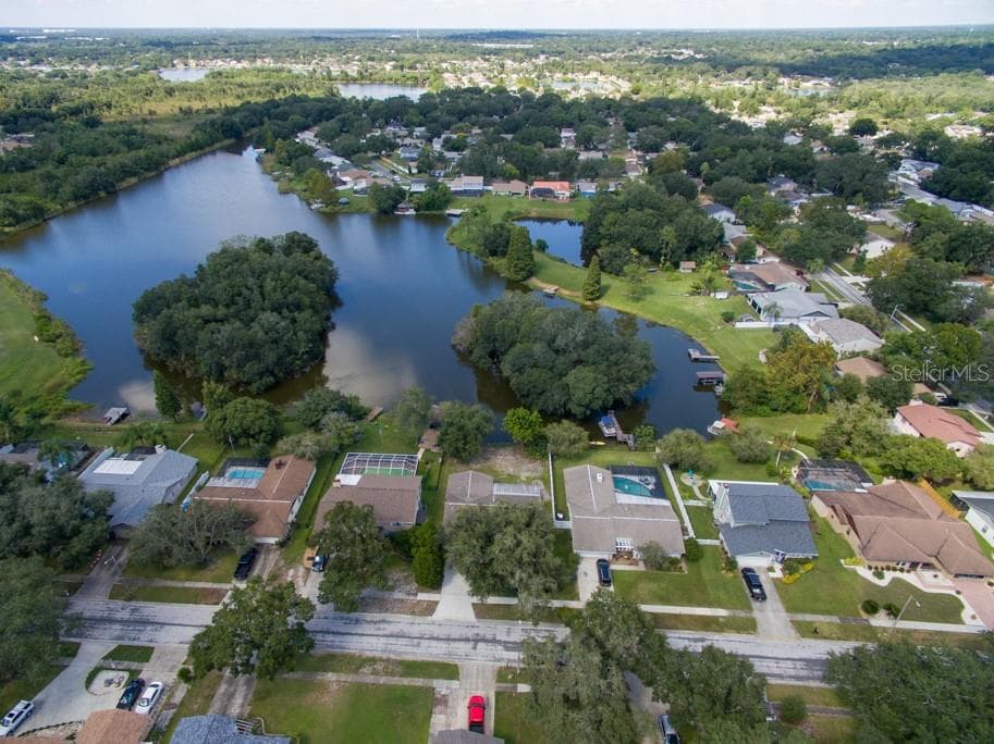 1322 CORNER OAKS DRIVE BRANDON, FL 33510
