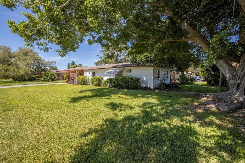 4899 VENETIAN PLACE NE ST PETERSBURG, FL 33703
