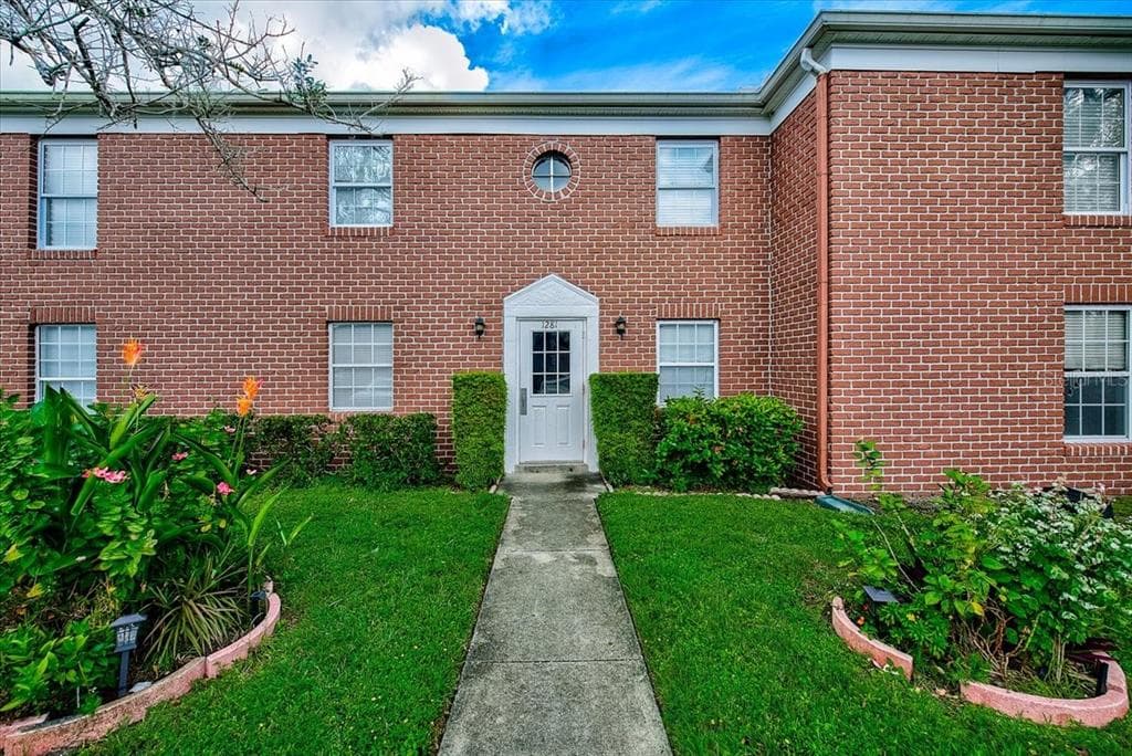 1281 84TH AVENUE N UNIT 1281B ST PETERSBURG, FL 33702