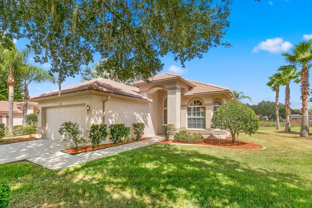 1285 LINDENWOOD DRIVE TARPON SPRINGS, FL 34688