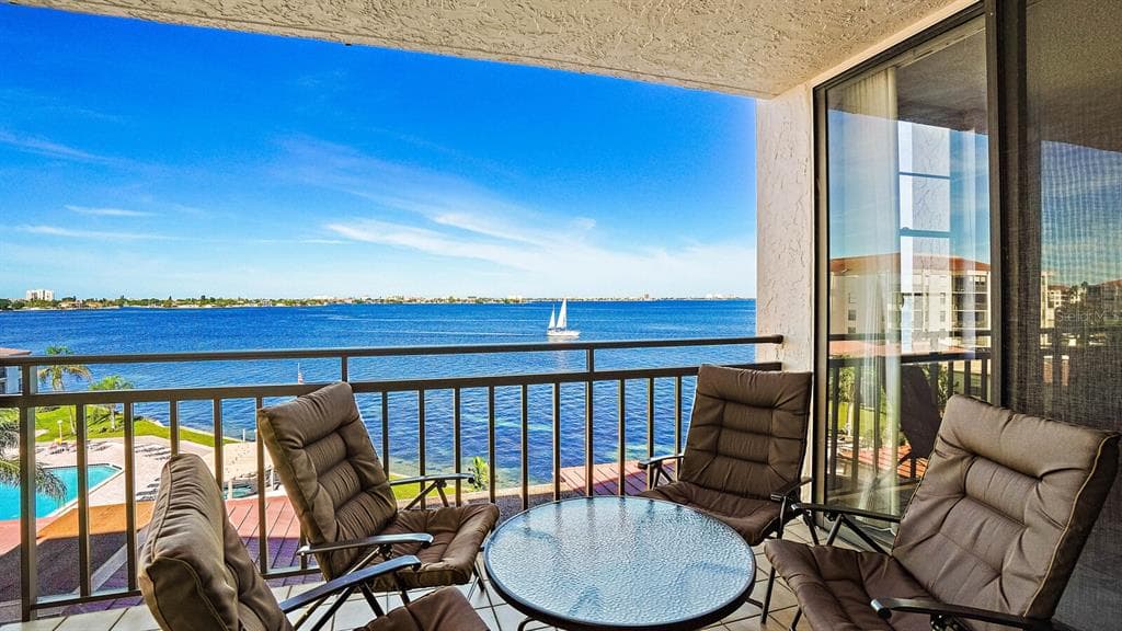 6051 SUN BOULEVARD UNIT 507 ST PETERSBURG, FL 33715