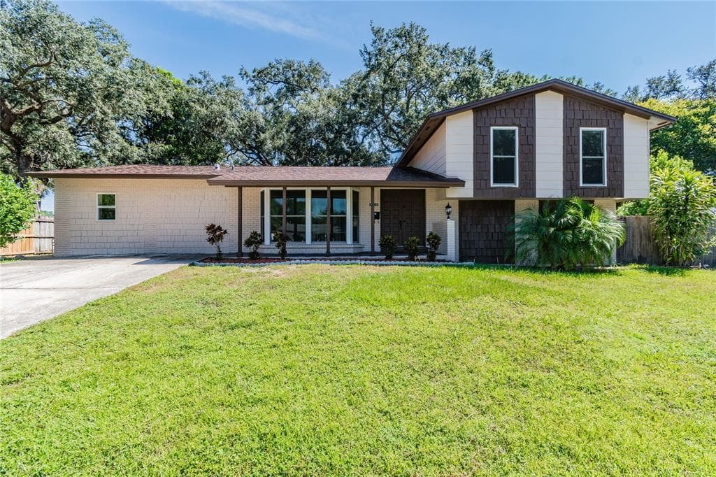7003 SHENANDOAH COURT TAMPA, FL 33615