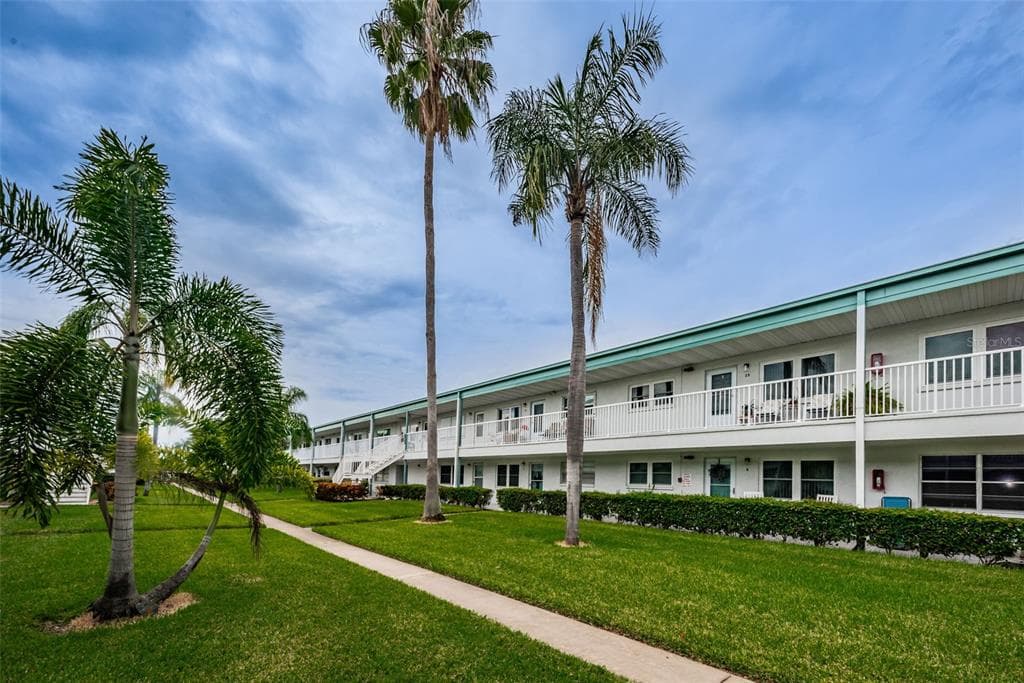 5246 81ST STREET N UNIT 23 ST PETERSBURG, FL 33709