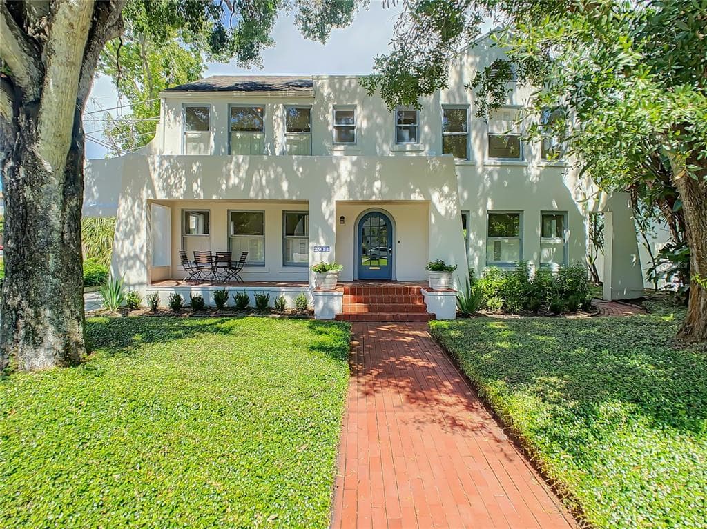2911 W CHAPIN AVENUE TAMPA, FL 33611