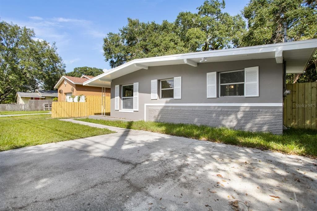 6243 29TH WAY N ST PETERSBURG, FL 33702