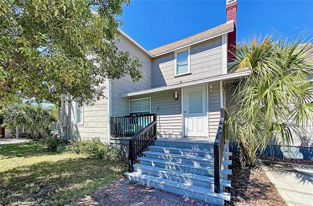 302 N DISSTON AVENUE TARPON SPRINGS, FL 34689