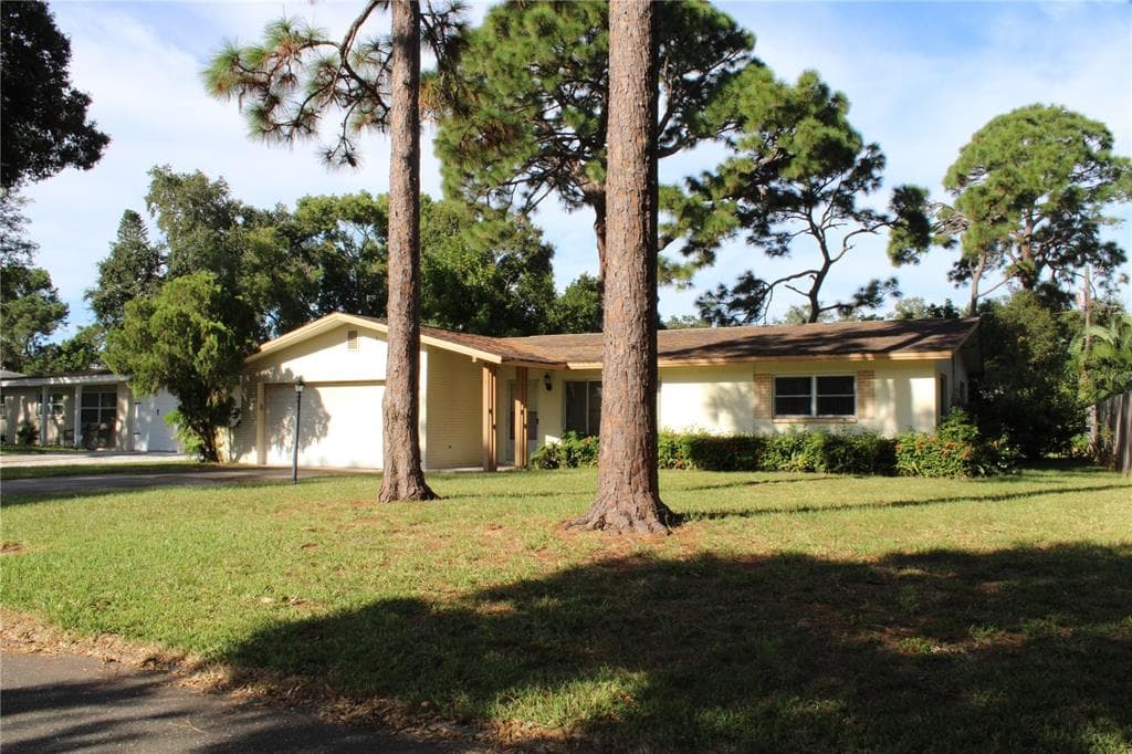 11552 OVAL DRIVE E LARGO, FL 33774