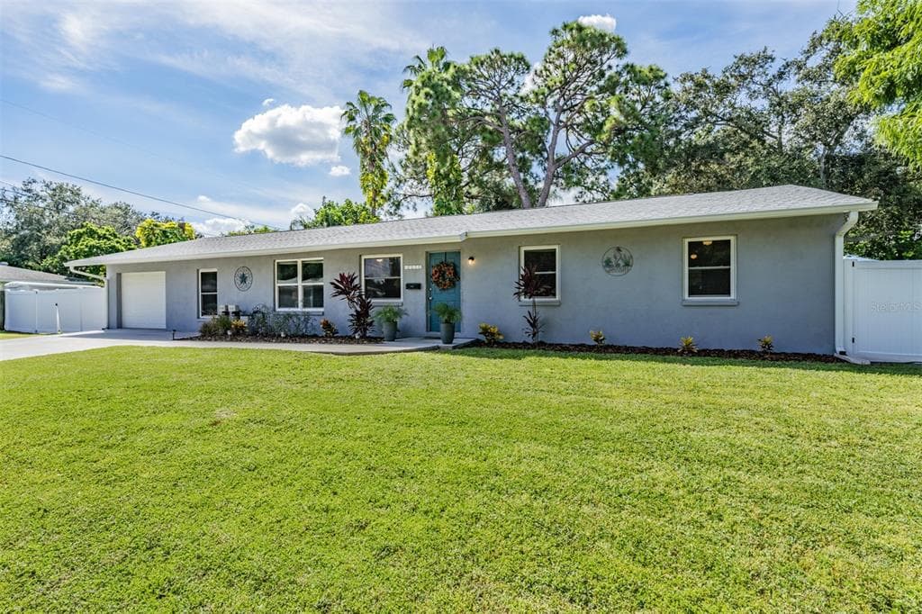 8050 CAROLYN STREET NE ST PETERSBURG, FL 33702