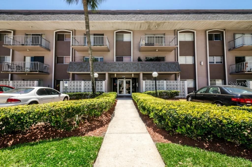 4610 W GRAY STREET UNIT 301 TAMPA, FL 33609