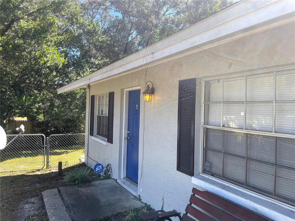 10015 N ASTER AVENUE UNIT B TAMPA, FL 33612