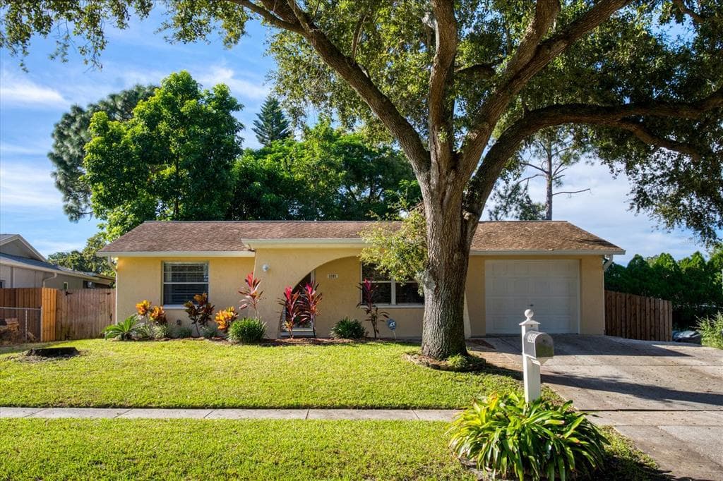 1321 CASTLEWORKS LANE TARPON SPRINGS, FL 34689