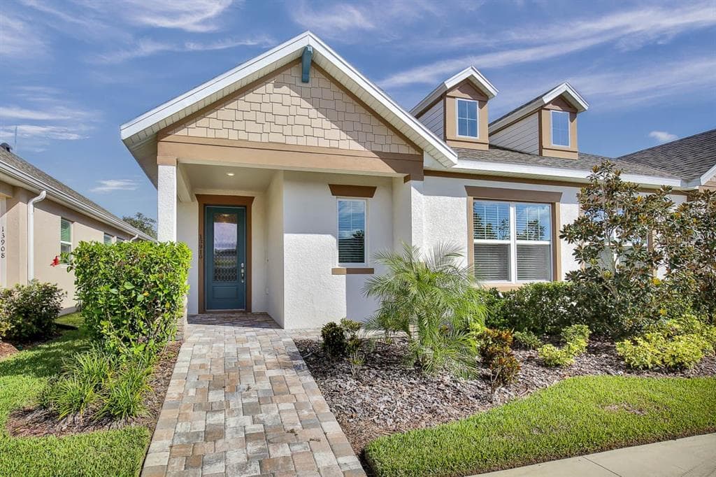 13910 KINGFISHER GLEN DRIVE LITHIA, FL 33547