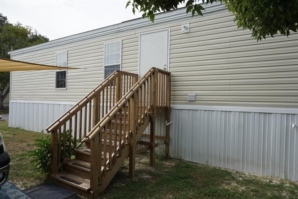 806 ELKAN DRIVE TARPON SPRINGS, FL 34689